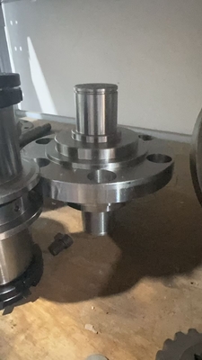 P8820DL Εναλλακτικά εξαρτήματα πλακόστρωτης πλακοστρώματος Σπειροειδής μεταφορέας Μεσοδιάμεσος άξονας περιστρεφόμενος διαχωριστής Μεσοδιάμεσος άξονας VOE12766358