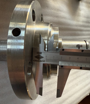 P8820DL Εναλλακτικά εξαρτήματα πλακόστρωτης πλακοστρώματος Σπειροειδής μεταφορέας Μεσοδιάμεσος άξονας περιστρεφόμενος διαχωριστής Μεσοδιάμεσος άξονας VOE12766358